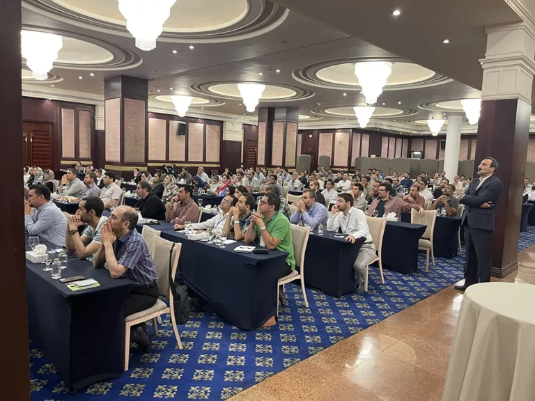 سمینار سازمانی هفت شاه کلید کار تیمی برای فکور صنعت در مرداد 1402
