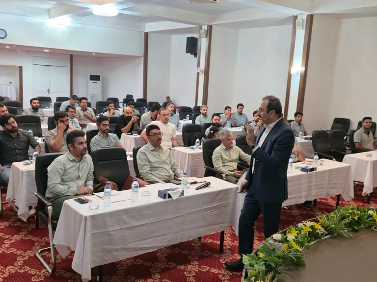 سمینار سازمانی هفت شاه کلید کار تیمی برای سازه سازان آبان 1404